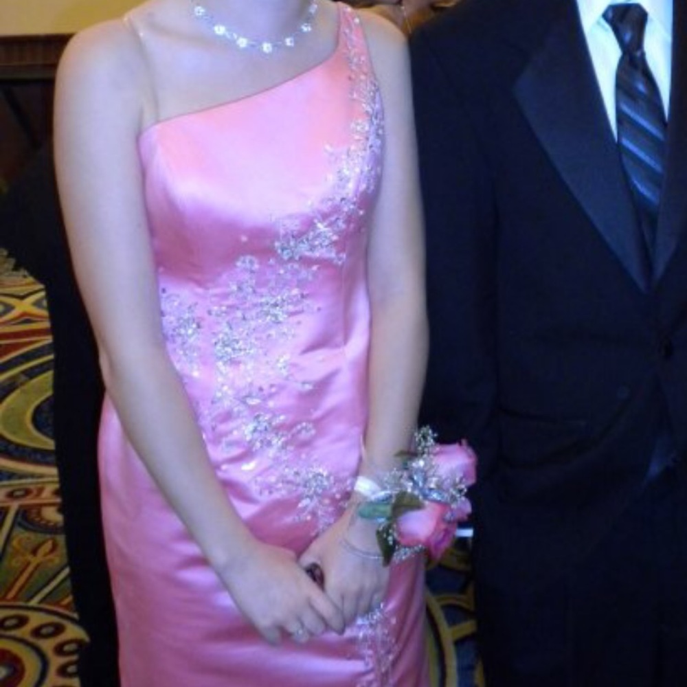 Gorgeous prom dress - Picture 3 of 8